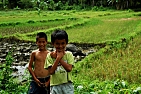 filipínské děti při práci na poli, ostrov Bohol